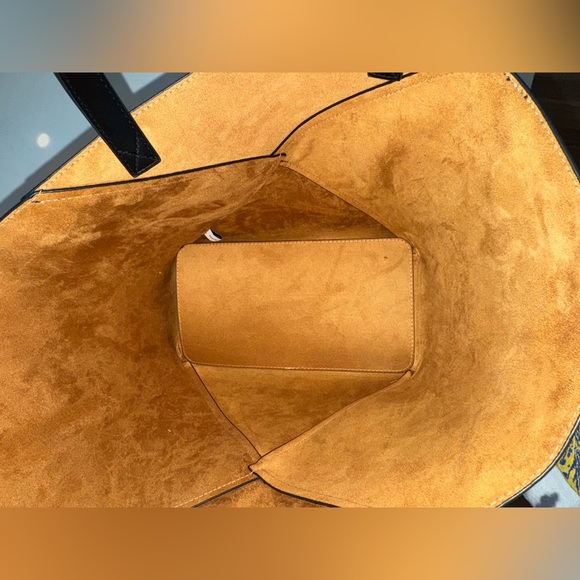 Rachel Zoe Elegant Black Tote Bag with attached wristlet suede interior - Picture 5 of 10